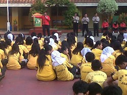 Polda Metro Jaya Sosialisasi Keselamatan Berlalu Lintas di SMPN 40