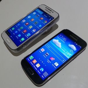 Si Mungil Galaxy S4 Mini dan S4 Zoom