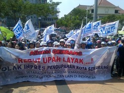 Ratusan Buruh Geruduk DPRD Jateng Tolak Inpres Pembatasan Kenaikan Upah