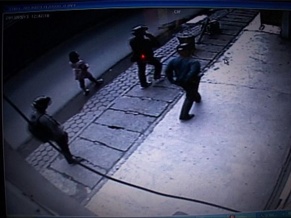 Polisi Pelajari CCTV Perampokan Toko Emas di Medan Polisi Pelajari CCTV Perampokan Toko Emas di Medan