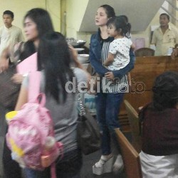 Jenguk Dul, Titi Rajo Bintang Tak Bertemu Mulan