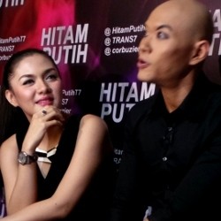 Deddy Corbuzier dan Vicky Shu PDKT