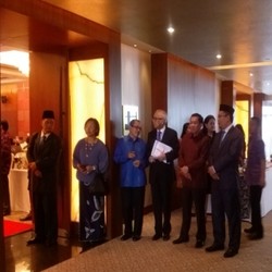 Dapat Gelar Profesor, Dahlan Disambut Lagu Kebangsaan Malaysia