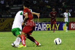 Maldini mendapat pengawalan ketat dari Myo. Bruriy Susanto/detikFoto.