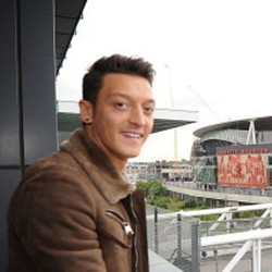 Oezil Tanggapi Dingin Tudingan Miring Perez