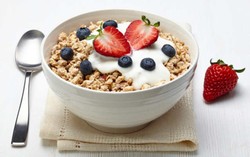 Rutin Sarapan Gandum dan Buah Segar Agar Pencernaan Lebih Sehat