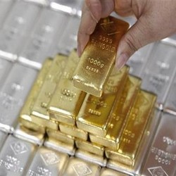 Harga Minyak dan Emas Jatuh Bareng-bareng