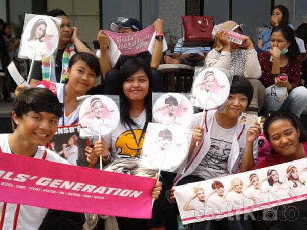 Serunya Berburu Merchandise SNSD