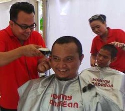 Aksi Cukur Massal untuk Anak-anak Pengidap Kanker