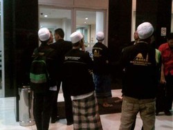 Habib Munzir Wafat, Jamaah Majelis Rasulullah Berduka di RSCM