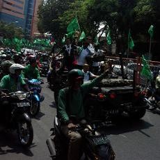 Piala Juara Divisi Utama Diarak Keliling Kota
