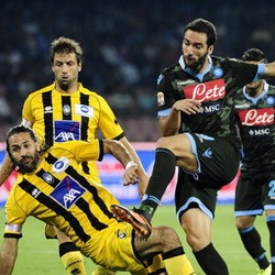 Higuain-Callejon Menangkan Napoli