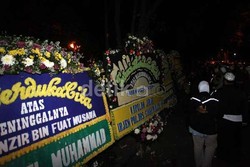 Karangan Bunga untuk Habib Munzir, Dari Polisi Hingga Politisi