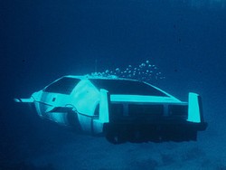 Mobil Kapal Selam James Bond Laku Hampir Rp 10 Miliar