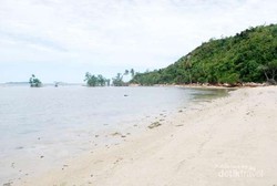 Ssst! Ini yang Cantik dari Padang, Pantai Pasir Panjang