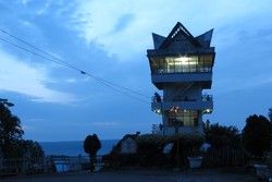 Menara Terbaik Untuk Melihat Sunrise di Danau Toba