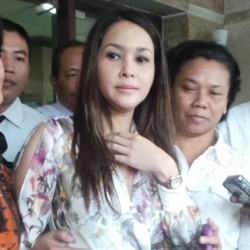 Akhirnya Muncul di Depan Publik, Maia Estianty Minta Maaf