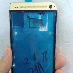 Tak Cuma iPhone 5S, HTC One Pun Dikelir Emas