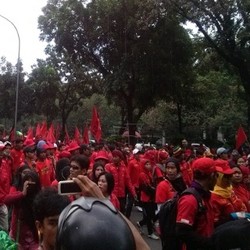 Kantor Dahlan Iskan Sempat Didemo Ribuan Orang