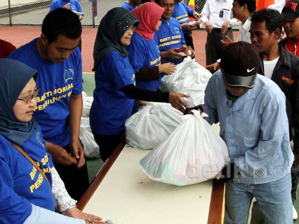 Pensiunan BRI Bantu Kaum Dhuafa