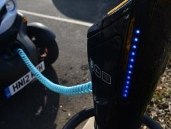 Pemerintah Skotlandia Ingin Mobil Bensin dan Diesel Punah