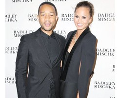 Foto: Mengintip Pesta Pernikahan Romantis John Legend di Italia