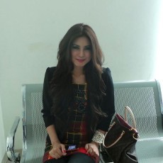 Pose dan Lenggok Novi Amilia di Pengadilan