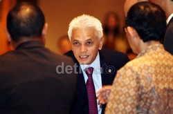 Tanggapan Hatta Rajasa Soal Keluhan Jokowi Terhadap Mobil Murah