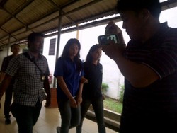 Pakai Baju Tahanan dan Tangan Diborgol, Vanny: Saya Dijebak!!