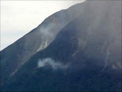 Kawasan Wisata Berastagi Diselimuti Abu Vulkanik Letusan Sinabung