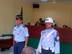 Letkol Robert, Perwira TNI AU Penganiaya Wartawan Divonis 3 Bulan Bui