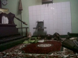 Dirusak Orang, Makam Cucu HB VI Diziarahi Artis Sampai Politisi