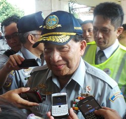 Menhub Berharap Mobil Murah Tidak Terlalu Banyak