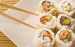  Makan Sushi Makin Enak dengan Pelengkap Ini