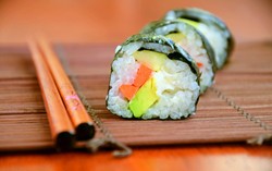  Ingin Bikin Sushi? Pastikan Punya 4 Alat Penting Ini!