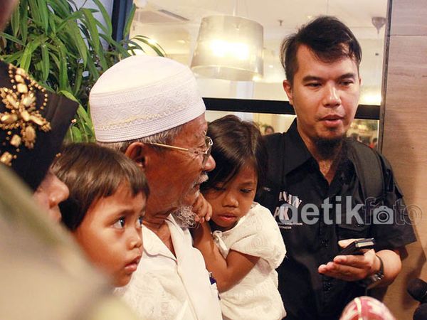 Keluarga Korban Kecelakaan Jenguk Dul