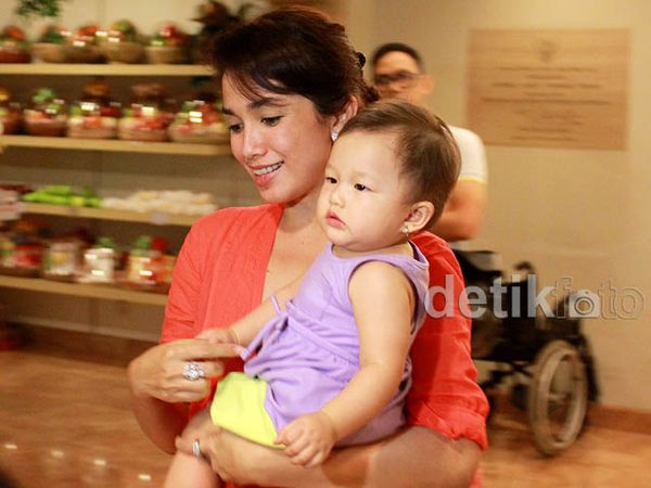 Jenguk Dul, Ussy Sulistiawati Ajak Shakeela