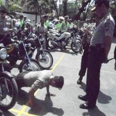 Lalai Bawa STNK Motor Dinas, 7 Polisi Dihukum Push Up