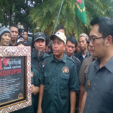 Demonstran Minta Ridwan Kamil Jangan Terjerumus Korupsi