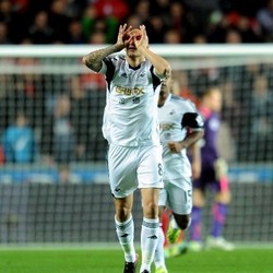 Hari yang Tidak Biasa buat Jonjo Shelvey