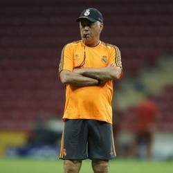 Ancelotti: Oezil Memang Ingin Hengkang