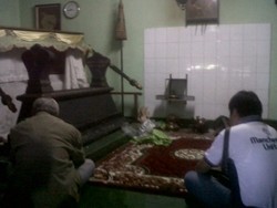Dirusak Orang, Makam Cucu HB VI Tetap Ramai Didatangi Peziarah