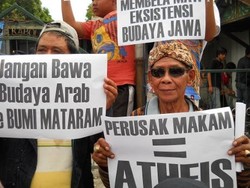100-an Orang Demo Desak Polisi Usut Perusakan Makam Cucu Sultan HB VI
