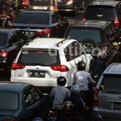 Ada Mobil Murah, Jokowi Harus Pasang Tarif Parkir Rp 10.000/Jam