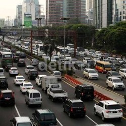 Daripada Mobil Murah, Pemerintah Harusnya Subsidi Angkutan Umum