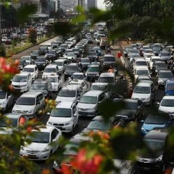 Jalanan Sudah Macet, RI Telat Punya Mobil Murah