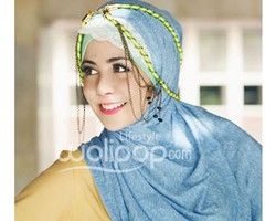 Foto: Pesona Risty Tagor Dalam Balutan Hijab Warna-warni