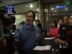 KPK Periksa Mantan Rektor UI