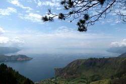 Memang, Panorama Danau Toba Terbukti Dahsyatnya