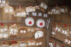 Kuil Payudara & 5 Tempat Wisata Aneh di Jepang